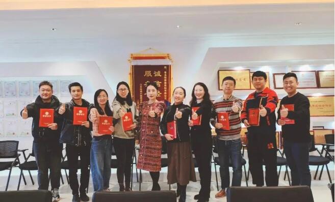 愛(ài)有溫度，心有未來(lái)--東達(dá)建材2022榮譽(yù)表彰圓滿成功